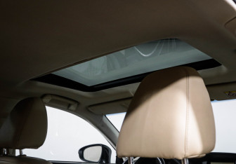 Подержанный автомобиль Lexus ES 2013 года (17 фото)