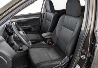 Подержанный автомобиль Mitsubishi Outlander 2015 года (20 фото)