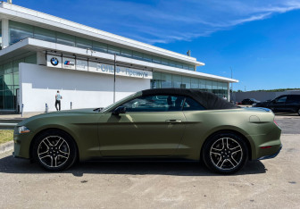 Подержанный автомобиль Ford Mustang Convertible 2018 года (8 фото)