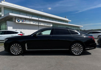 Подержанный автомобиль Hongqi H9 2023 года (8 фото)