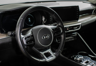 Подержанный автомобиль Kia K5 2020 года (13 фото)