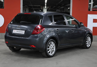 Подержанный автомобиль Kia Ceed Hatchback 2009 года (5 фото)