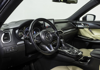 Подержанный автомобиль Mazda CX-9 2017 года (10 фото)