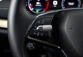 Подержанный автомобиль Skoda Octavia Liftback 2024 года (32 фото)