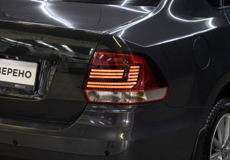 Подержанный автомобиль Volkswagen Polo Sedan 2016 года (20 фото)