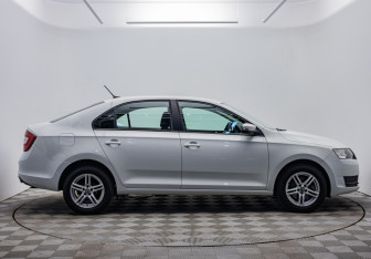 Подержанный автомобиль Skoda Rapid Liftback 2018 года (6 фото)