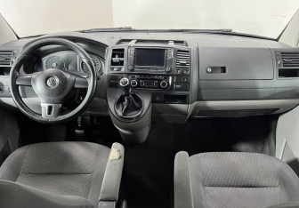Подержанный автомобиль Volkswagen Caravelle 2013 года (10 фото)
