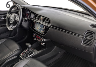 Подержанный автомобиль Kia Rio Sedan 2017 года (13 фото)