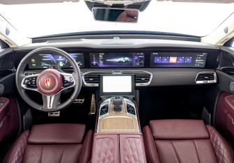 Подержанный автомобиль Hongqi E-HS9 2022 года (13 фото)