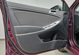 Подержанный автомобиль Hyundai Solaris Sedan 2013 года (19 фото)