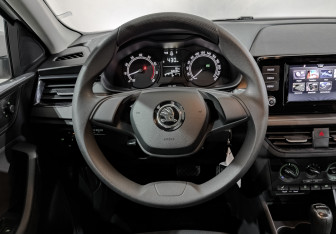 Подержанный автомобиль Skoda Rapid Liftback 2021 года (22 фото)