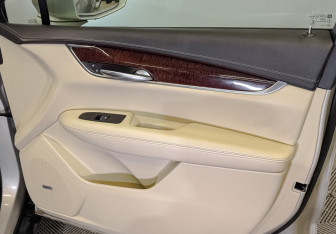 Подержанный автомобиль Cadillac XT5 2016 года (25 фото)