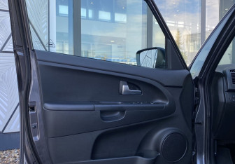 Подержанный автомобиль Kia Venga 2013 года (19 фото)