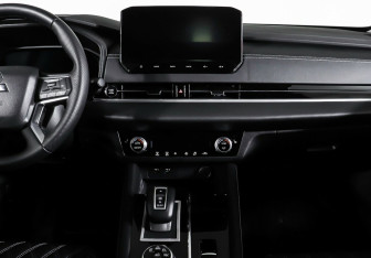 Подержанный автомобиль Mitsubishi Outlander 2022 года (15 фото)