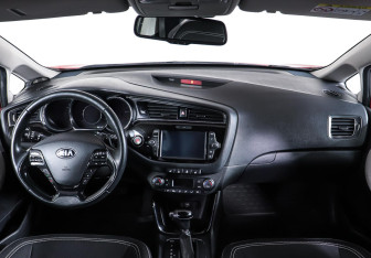 Подержанный автомобиль Kia Ceed Wagon 2018 года (11 фото)