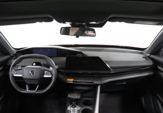Подержанный автомобиль Changan UNI-V 2024 года (12 фото)