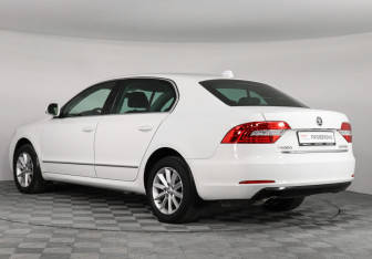 Подержанный автомобиль Skoda Superb Liftback 2013 года (7 фото)