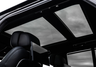 Подержанный автомобиль Land Rover Range Rover 2025 года (29 фото)