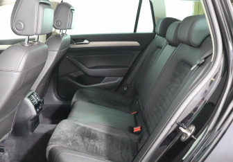 Подержанный автомобиль Volkswagen Passat Wagon 2018 года (11 фото)