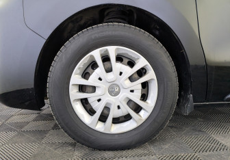 Подержанный автомобиль Peugeot Traveller 2018 года (12 фото)