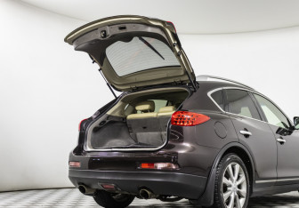 Подержанный автомобиль Infiniti EX 2009 года (18 фото)