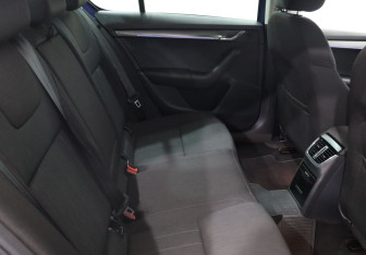 Подержанный автомобиль Skoda Octavia Liftback 2019 года (20 фото)