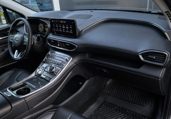 Подержанный автомобиль Hyundai Santa Fe 2022 года (7 фото)