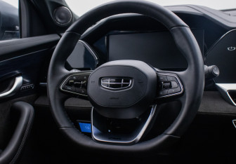 Подержанный автомобиль Geely Monjaro 2024 года (15 фото)