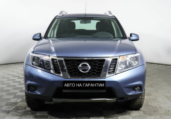 Подержанный автомобиль Nissan Terrano 2016 года (2 фото)