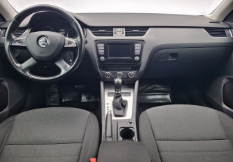 Подержанный автомобиль Skoda Octavia Liftback 2013 года (12 фото)
