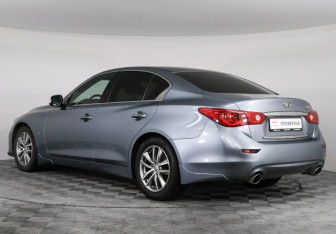 Подержанный автомобиль Infiniti Q50 2014 года (6 фото)
