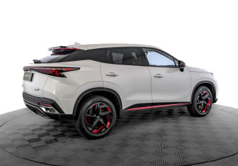 Подержанный автомобиль Omoda C5 2024 года (5 фото)