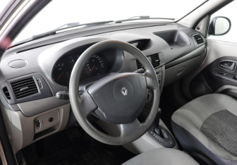 Подержанный автомобиль Renault Symbol 2008 года (5 фото)