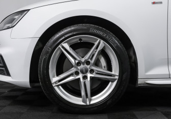 Подержанный автомобиль Audi A4 Sedan 2018 года (24 фото)