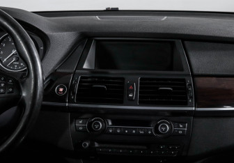 Подержанный автомобиль BMW X5 2009 года (13 фото)