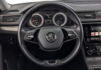 Подержанный автомобиль Skoda Superb Liftback 2021 года (22 фото)