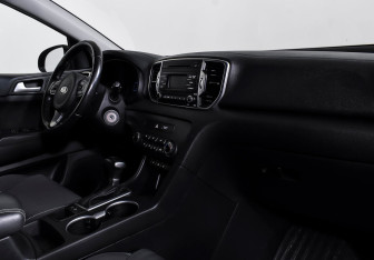 Подержанный автомобиль Kia Sportage 2017 года (10 фото)
