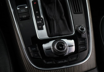 Подержанный автомобиль Audi Q5 2014 года (18 фото)