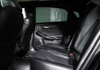 Подержанный автомобиль Toyota Avalon 2022 года (12 фото)