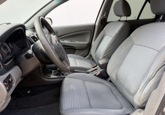Подержанный автомобиль Nissan Almera Classic 2011 года (10 фото)
