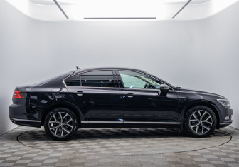 Подержанный автомобиль Volkswagen Passat Sedan 2017 года (4 фото)