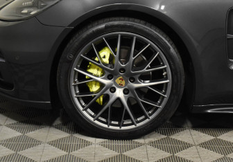 Подержанный автомобиль Porsche Panamera Wagon 2017 года (52 фото)