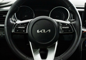 Подержанный автомобиль Kia Ceed Wagon 2021 года (14 фото)