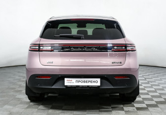 Подержанный автомобиль AITO M5 2023 года (12 фото)