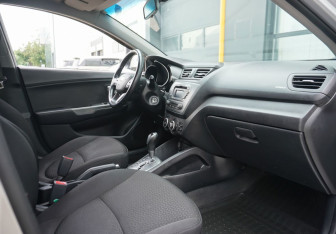 Подержанный автомобиль Kia Rio Sedan 2014 года (13 фото)