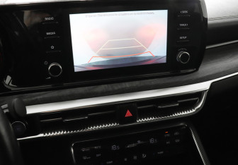 Подержанный автомобиль Kia K5 2021 года (11 фото)