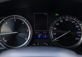 Подержанный автомобиль Lexus LX 2017 года (12 фото)