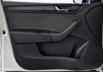 Подержанный автомобиль Skoda Rapid Liftback 2021 года (19 фото)