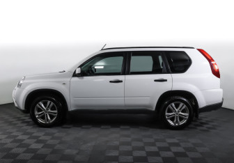 Подержанный автомобиль Nissan X-Trail 2013 года (8 фото)