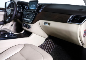 Подержанный автомобиль Mercedes-Benz GLE 2016 года (10 фото)